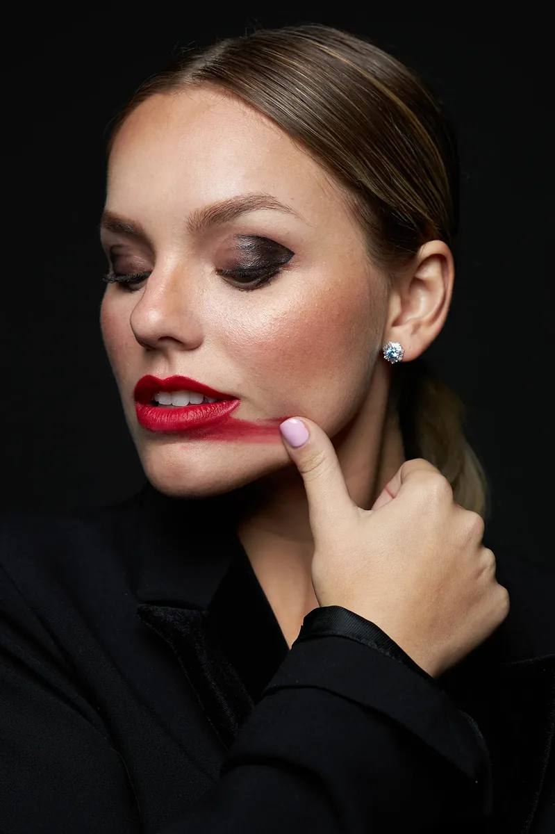Campanha de beleza com maquiagem em close